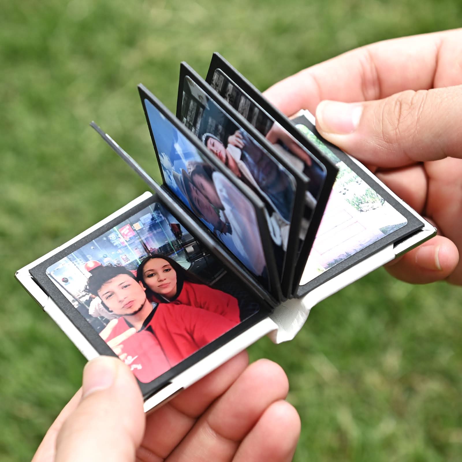 Custom Retro Photo Keychain – 5/10 Pic Album