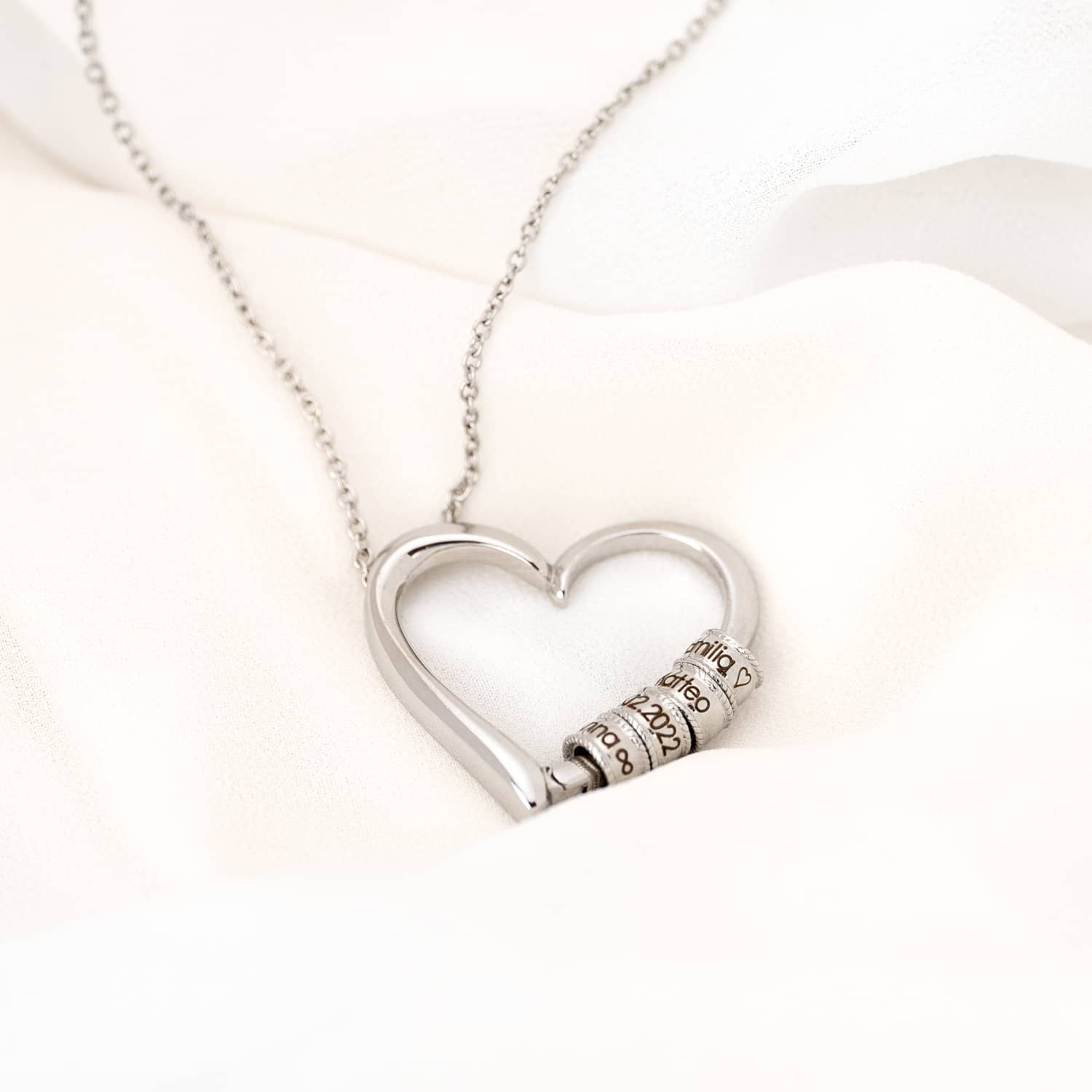 Heart Necklace With Engraved Pearls Heart Necklace With Engraved Pearls_silver