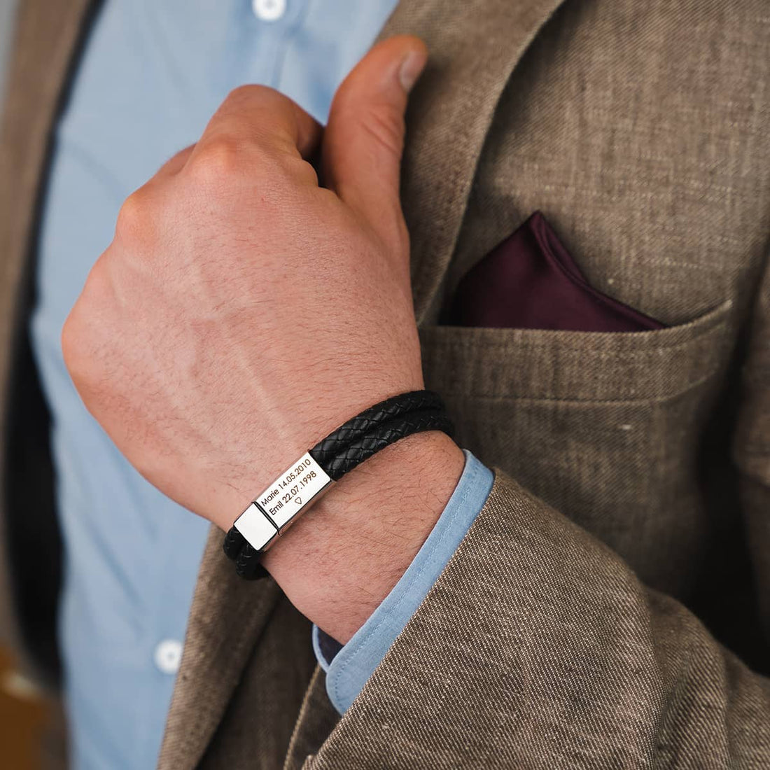 Lederarmband mit graviertem Verschluss